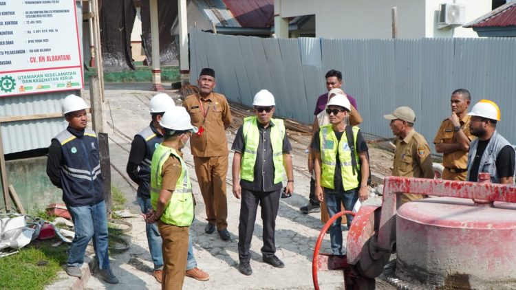 Foto: Wakil Walikota Tidore, Ahmad Laiman, Saat meninjau Proyek Strategis di wilayahnya, Sumber Gambar Aksesnews. com