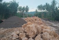 pembangunan tiga jembatan baja di Kecamatan Obi, Kabupaten Halmahera Selatan senilai Rp.6,7 miliar terindikasi memakai matrial  diluar Rancangan Anggaran Biaya (RAB)