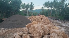 pembangunan tiga jembatan baja di Kecamatan Obi, Kabupaten Halmahera Selatan senilai Rp.6,7 miliar terindikasi memakai matrial  diluar Rancangan Anggaran Biaya (RAB)