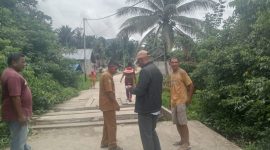 Anggota DPRD Halmahera Selatan, Hi Sagaf Hi Taha, memanfaatkan reses di Desa Yaba untuk menyerap aspirasi warga, meninjau fasilitas umum, hingga memberikan teguran keras kepada Camat Bacan Barat Utara yang dinilai kurang disiplin. 
