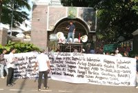 Foto: SEMMI Malut Gelar Aksi di Depan Kejangung 