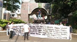 Foto: SEMMI Malut Gelar Aksi di Depan Kejangung 