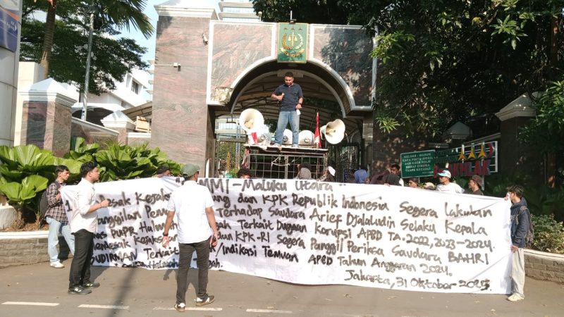 Foto: SEMMI Malut Gelar Aksi di Depan Kejangung 