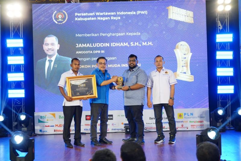 Foto: Jamaluddin Idham mendapatkan penghargaan sebagai 