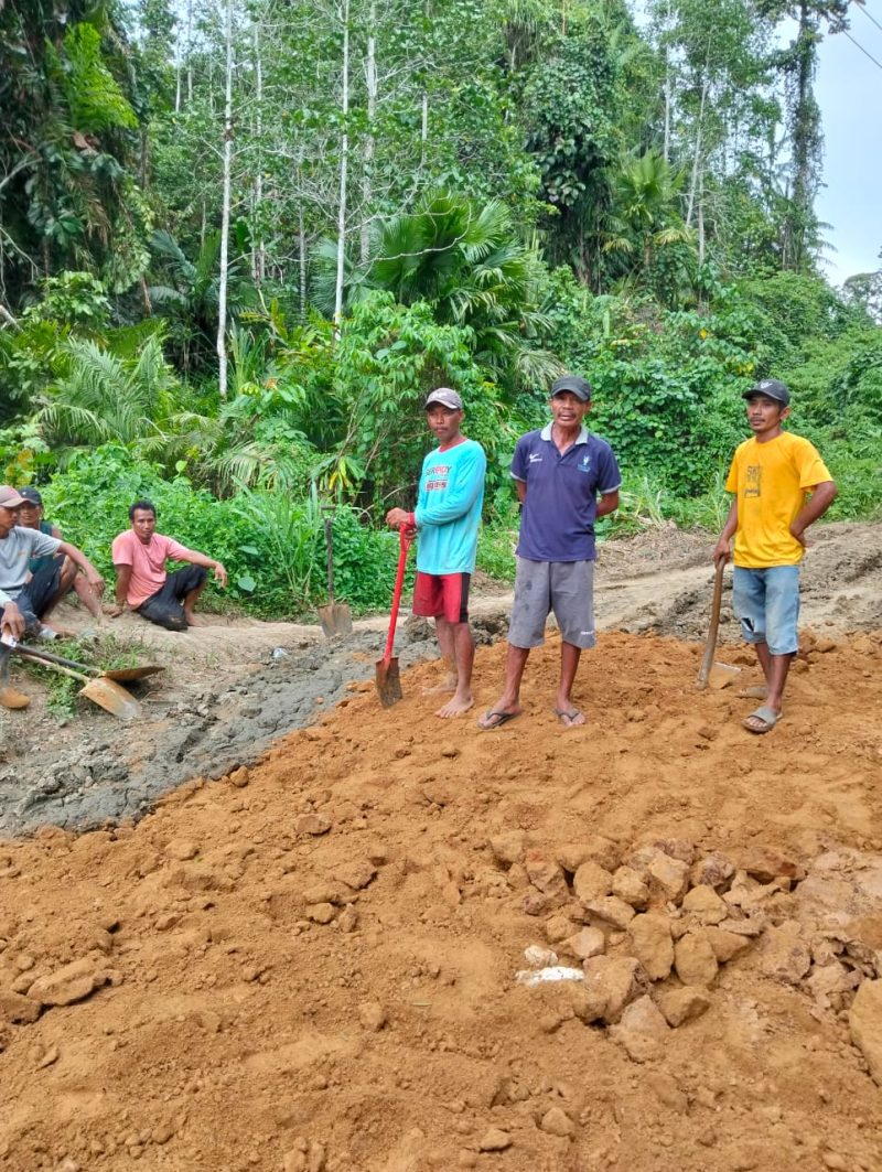 Foto: Warga Desa Sumber Makmur, Kecamatan Gane Timur,