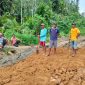 Foto: Warga Desa Sumber Makmur, Kecamatan Gane Timur,