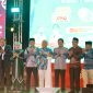 Foto: Ketum MPP ISMI, Dr Ing Ilham Akbar Habibie MBA, Ketua DGA, Dr Mustafa Abubakar, bersama Asisten II Sekda Aceh, Dr Zulkifli MSi, Anggota DPR RI, Muslim Ayub, Wakil Ketua DPRA, H Saifuddin Muhammad (Yah Fud), Anggota DPRA, Hj Salmawati (Bunda Salma), Ketua MPW ISMI Aceh, Nurchalis SP MSi, Katibul Wali Nanggroe, Tgk Abdullah Hasballah SAg MSM, dan Plt Kadiskop UKM Aceh, Zulkifli SPd MPd, secara simbolis membuka acara Kick Off Muzakarah Saudagar Aceh dan UMKM Expo Saudagar Aceh 2025 di Gedung Balai Meuseuraya, Banda Aceh, Jumat (21/11/2025) malam. [Foto: Dok ISMI Aceh]