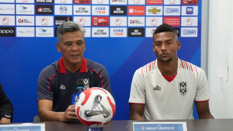 Foto: Pelatih kepala Malut United, Hendri Susilo, Dan Wbeymar Angulo,