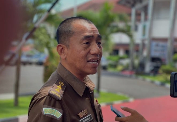 Kepala Seksi Penerangan Hukum (Kasipenkum) Kejati Malut, Ricard Sinaga,
Sumber Foto:Cermat 