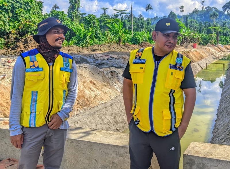 Foto : Direksi Teknis pembangunan inpres tahap III, Sudirman Thalib, ST