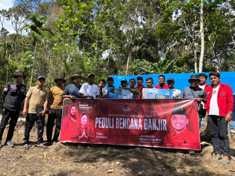 Foto : Jamaluddin Idham salurkan bantuan untuk warga