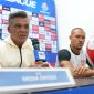 Keterangan Foto “Ketika turun ke lapangan kami bertanding untuk membela lambang di dada, yaitu Malut United. Kami akan berjuang untuk meraih tiga poin pada pertandingan besok.”

pernyataan kapten Malut United, Gustavo Franca, dalam sesi konferensi pers menjelang pertandingan melawan Persib Bandung, Sabtu (13/12/2025).