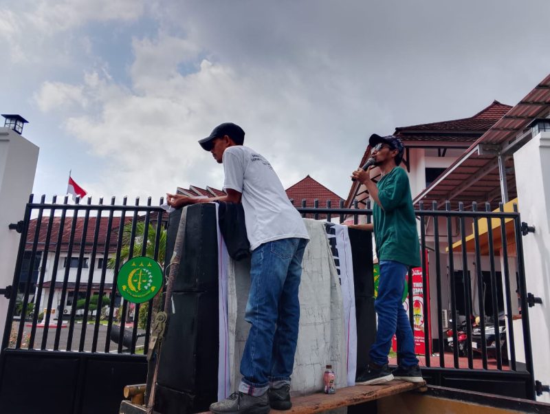 Foto: FAM Gelar Aksi di Depan Gedung Kejaksaan Tinggi Maluku Utara 