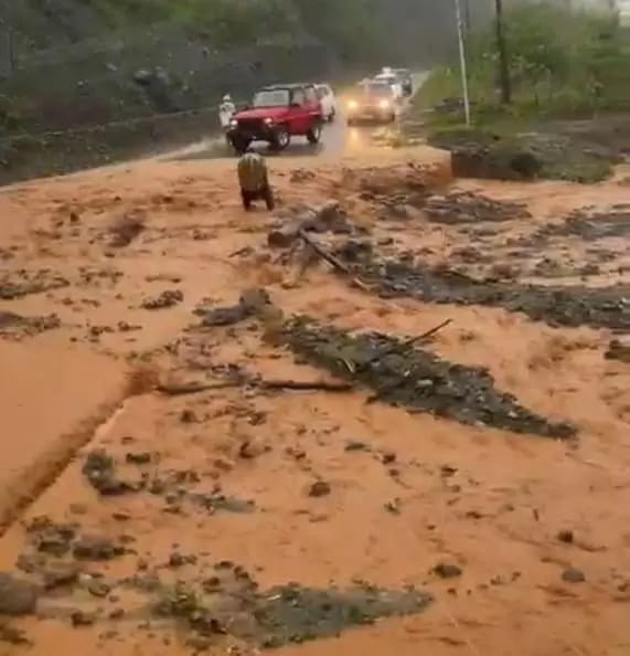 Foto: Kondisi jalan Utama Menuju Gerbang Pusat Pemerintahan Halmahera Timur 