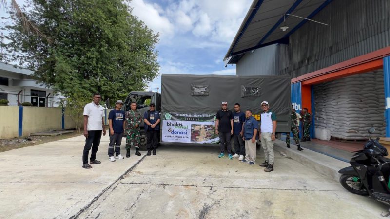 Foto : Penyaluran bantuan oleh KTR Surabaya Raya