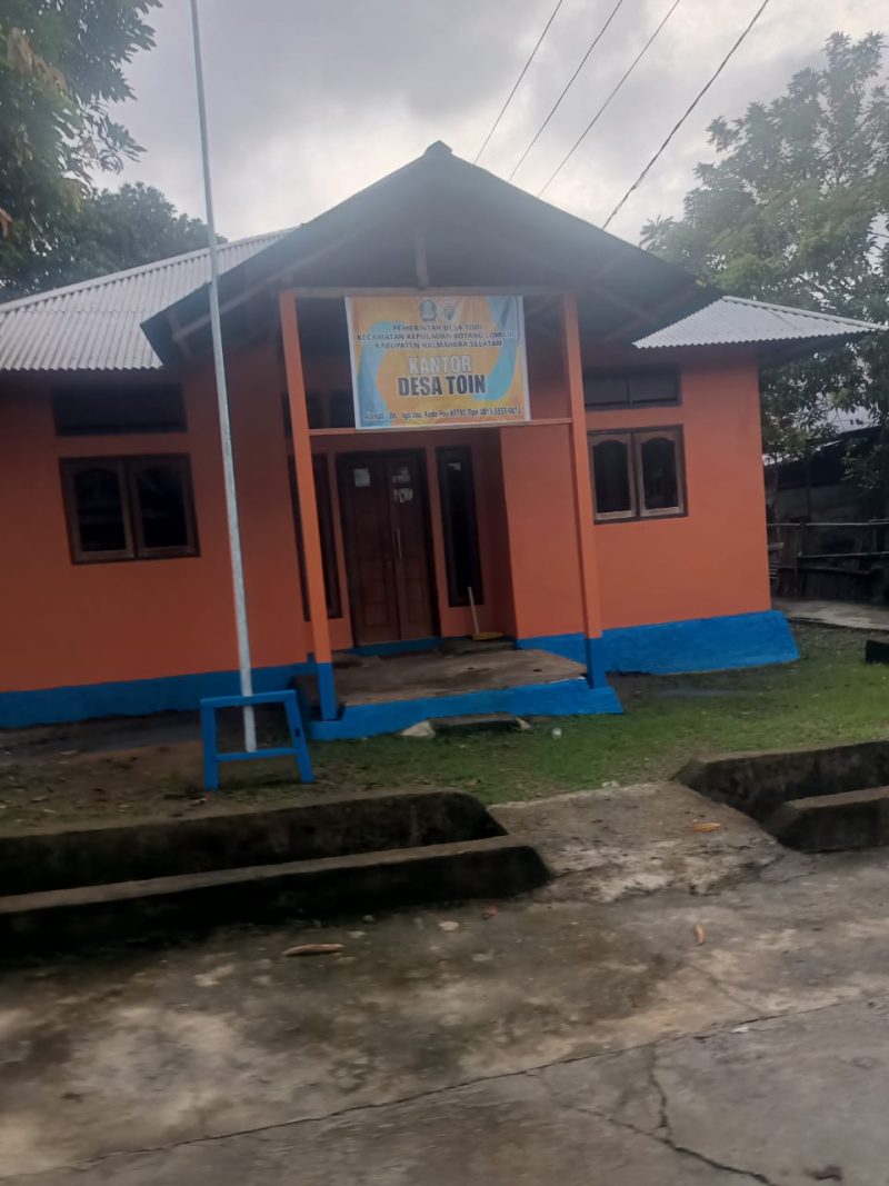 Foto, Rumah warga yang di kontrak kades toin sebagian kantor desa