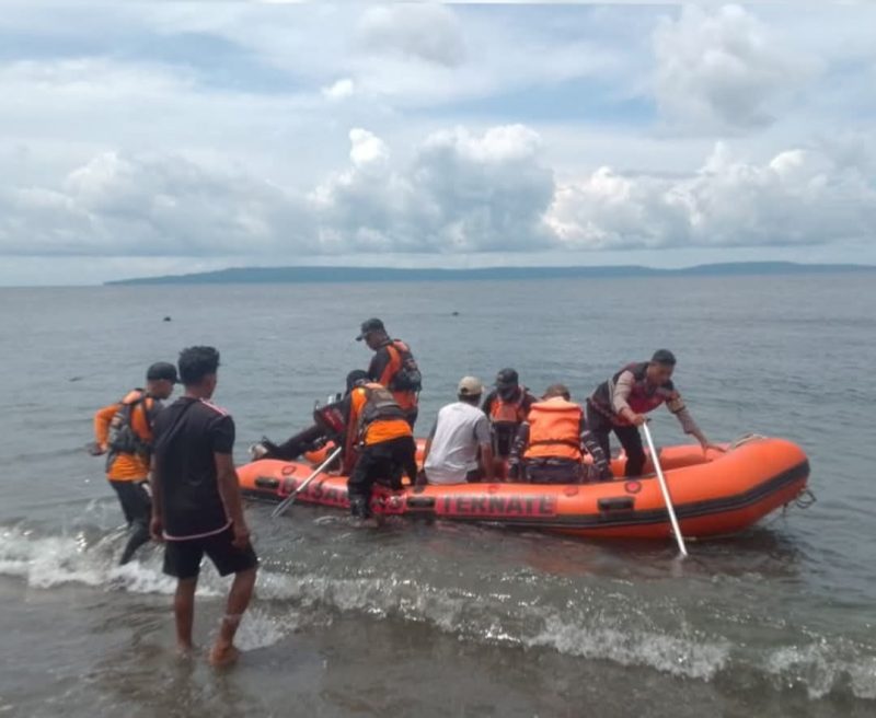 Foto, Tim Gabungan Mencari Nelayan Yang Hilang Di Halsel
