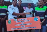 Foto: Penyerahan bantuan dilakukan langsung oleh Manajer CSR PT STS, Yuda Rangga, sebagai bentuk kontribusi perusahaan dalam membantu peningkatan akses dan kecepatan pelayananan Kesehatan 