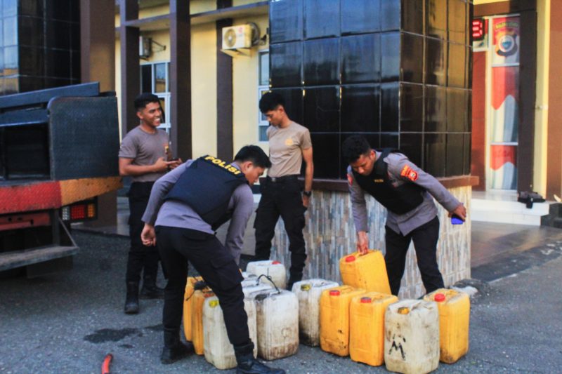 Foto, barang bukti miras 12 Galong