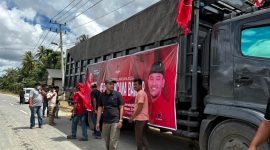 Foto, Jamaluddin Idham, SH, MH, Berikan bantuan kepada warga Aceh yang terdampak banjir