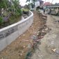 Foto, Proyek pembangunan tembok penahan Desa Kemantan Jaya