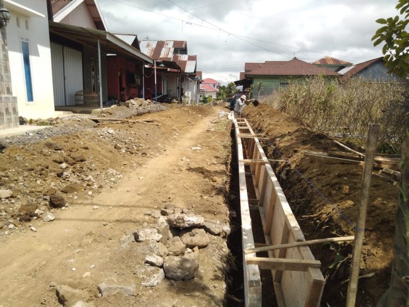 Foto, Pembangunan Parit Di Desa Gunung Labu