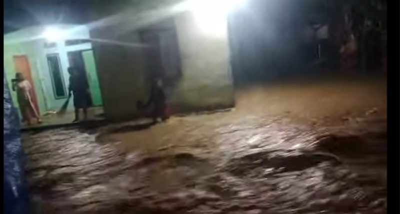 Foto, Kondisi Desa Yaba Yang Di Landa Banjir 