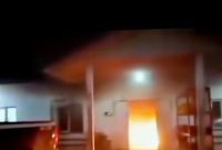 Foto, kantor perusahaan tambang nikel Morotai di bakar warga