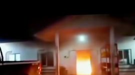 Foto, kantor perusahaan tambang nikel Morotai di bakar warga