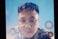 Foto, Unggahan Live Dari akun Jhonatan Jon yang memperlihatkan wajah Sekertaris Desa Toin