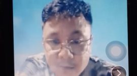Foto, Unggahan Live Dari akun Jhonatan Jon yang memperlihatkan wajah Sekertaris Desa Toin