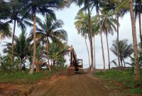 Foto, aktivitas pengambilan matrial pasir di pantai vida