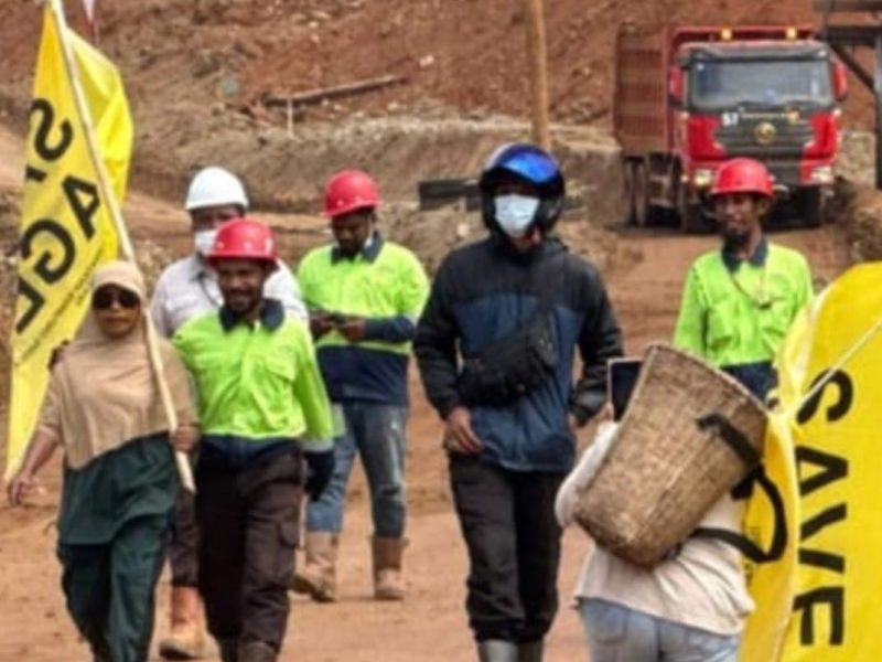 Foto, Koalisi Save Sagea blokade Aktivitas perusahan