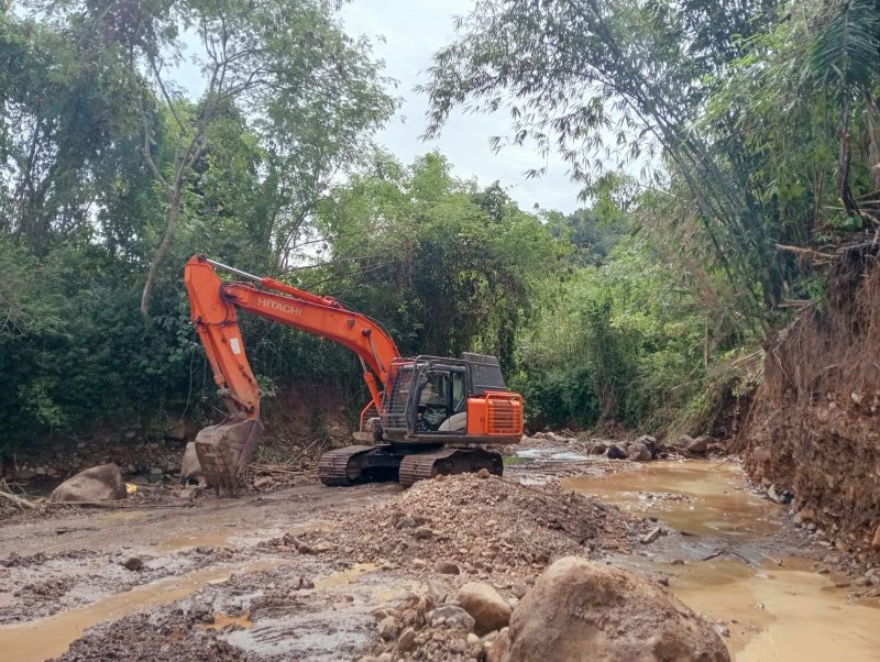 Foto: Galian C Milik Adam Marsaoly di sungai Tetewang 