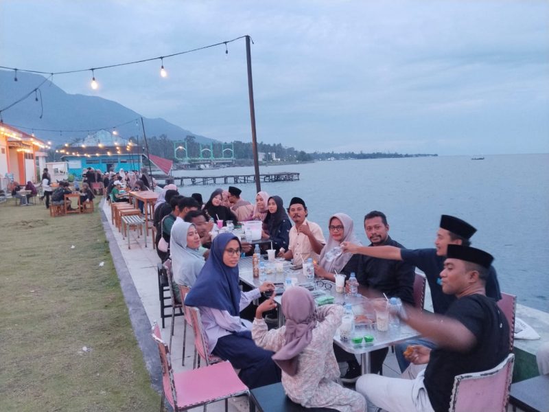 Foto: KB PII Halsel Dan Forum Insan Cendekia buka puasa bersama 