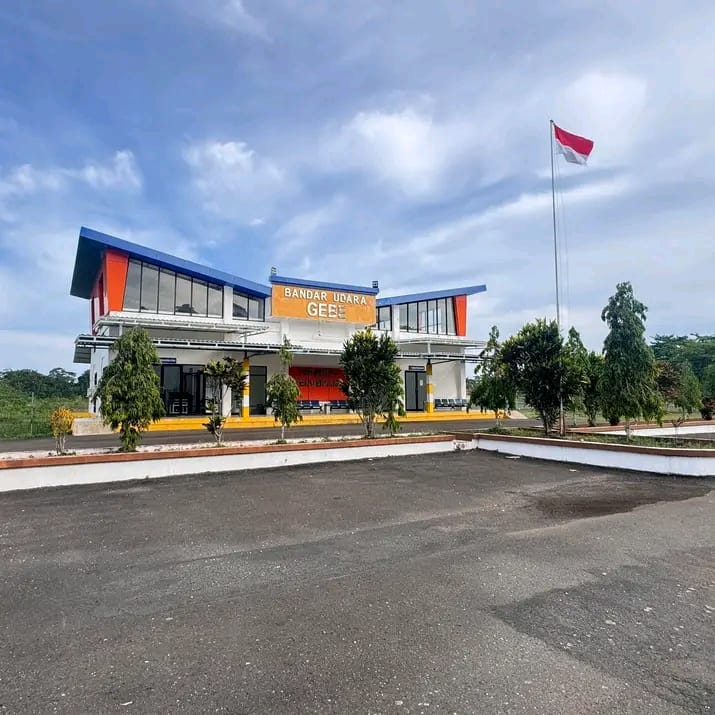 Foto: Bandara di Pulau Gebe Kabupaten Halmahera Tengah 