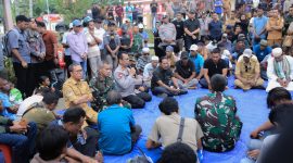 Foto: Proses perdamaian yang digelar di Desa Sibenpopo
