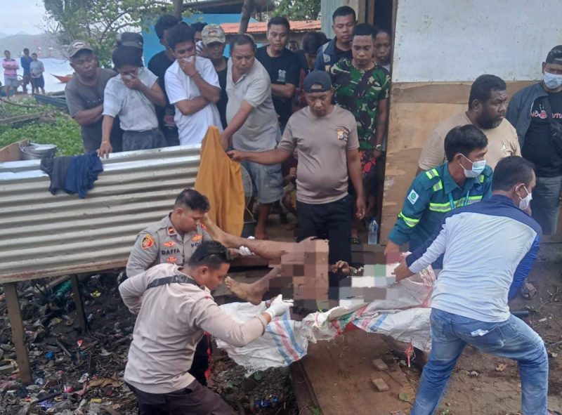 Kondisi Korban Saat Dievakuasi Pihak Kepolisian dan TNI