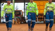 Foto: pemuda asal Pulau Obi menjadi mekanik tambang 