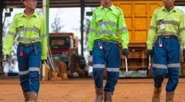 Foto: pemuda asal Pulau Obi menjadi mekanik tambang 