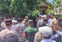 Warga Desa Maffa Saat Dialog Dengan Bupati Halmahera Selatan, Bassam Kasuba