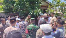 Warga Desa Maffa Saat Dialog Dengan Bupati Halmahera Selatan, Bassam Kasuba