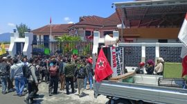 DPD GPM Malut Saat UNRAS di Depan Kantor Kejaksaan Tinggi