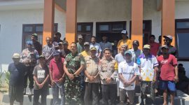 Foto Bersama Usai Pertemuan Antar Pemerintah Desa dan Warga Desa Maffa, 