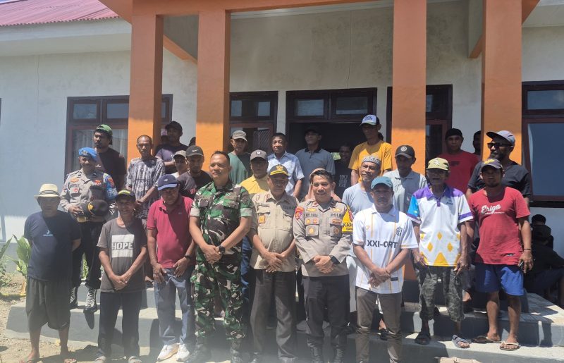 Foto Bersama Usai Pertemuan Antar Pemerintah Desa dan Warga Desa Maffa, 