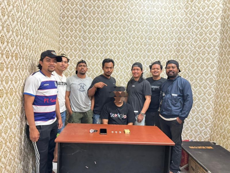 Foto:tim Satuan Reserse Narkoba dan pelaku RS