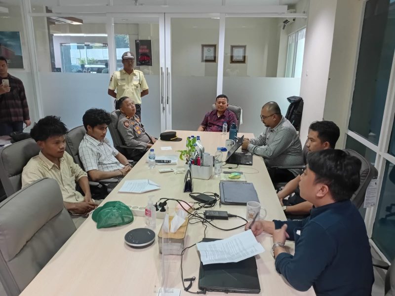Foto: Pihak perusahaan  PT TID Dengan Aliansi Mahasiswa Lingkar Tambang 