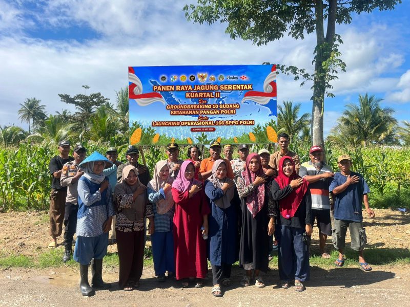 Foto:Kapolsek Gane Timur Ipda Wery Roy Djela, S.H., Camat Gane Timur Jaishi Ishak, S.H., Kepala Desa Wayamli Bayu Iswanto, jajaran personel Polsek Gane Timur, Babinsa Serka Suryanto, perangkat desa, serta para pengurus kelompok tani setempat.