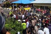 Foto: Aksi Demonstrasi masyarakat dan pemuda Desa Bobo 