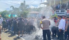 Foto: Aksi Demonstrasi masyarakat dan pemuda Desa Bobo